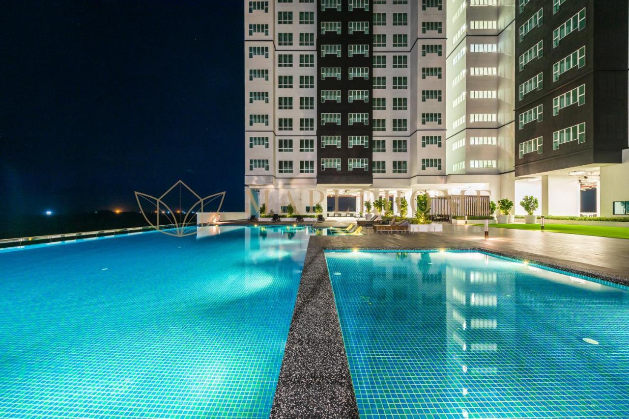 Amber Cove Premier Suites Melaka Buitenkant foto